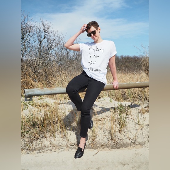 Meet your Posher, Sam - Picture 4 of 5